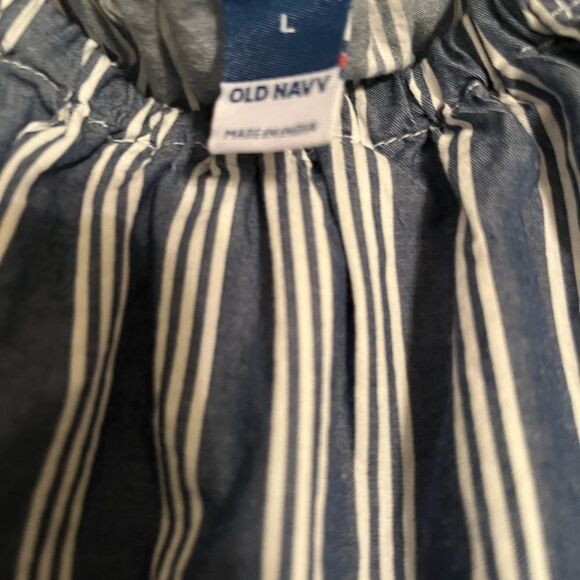 Old Navy Blue and White Puff Sleeve Blouse - Picture 5 of 6